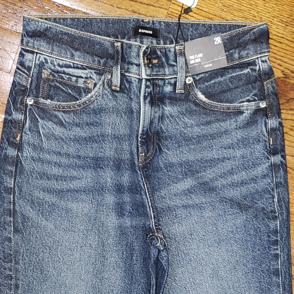 NWT Express Mid Rise Dark Wash Raw Hem Yoke Dream 70s Flare - Picture 7 of 7